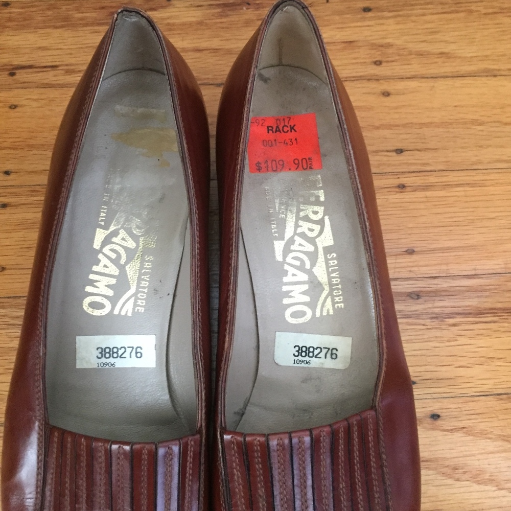 Vintage Salvatore Ferragamo Italian Leather Pumps - Picture 6 of 8
